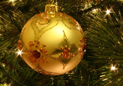 800px-Christmas_tree_bauble