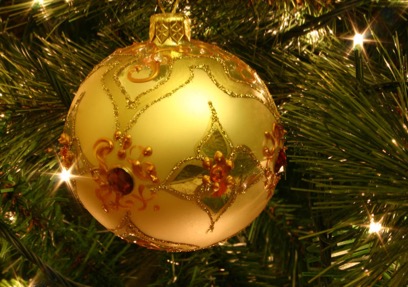 800px-Christmas_tree_bauble